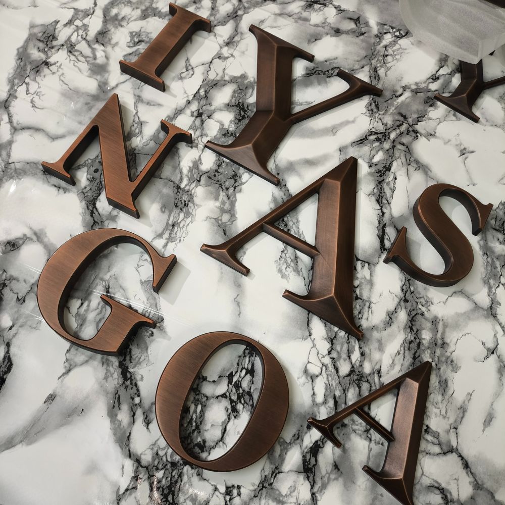 אותיות מתכת בולטות תלת מימד